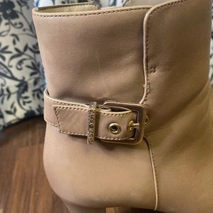 Alex Marie Size 7 Casual Taupe Ankle Heel Boots